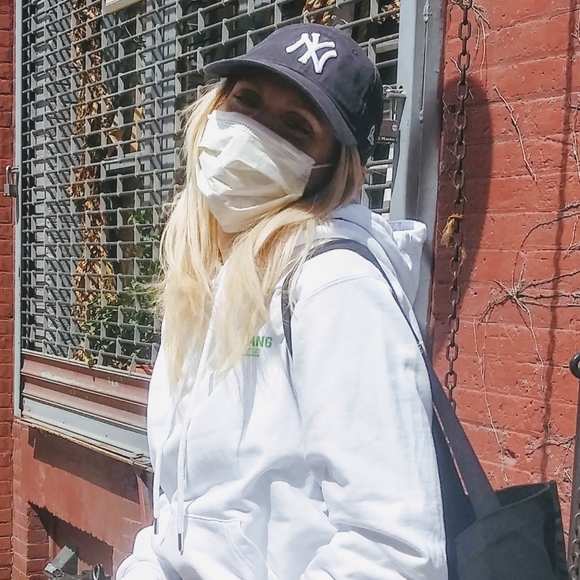 Meet your Posher, Sarra - Picture 1 of 1